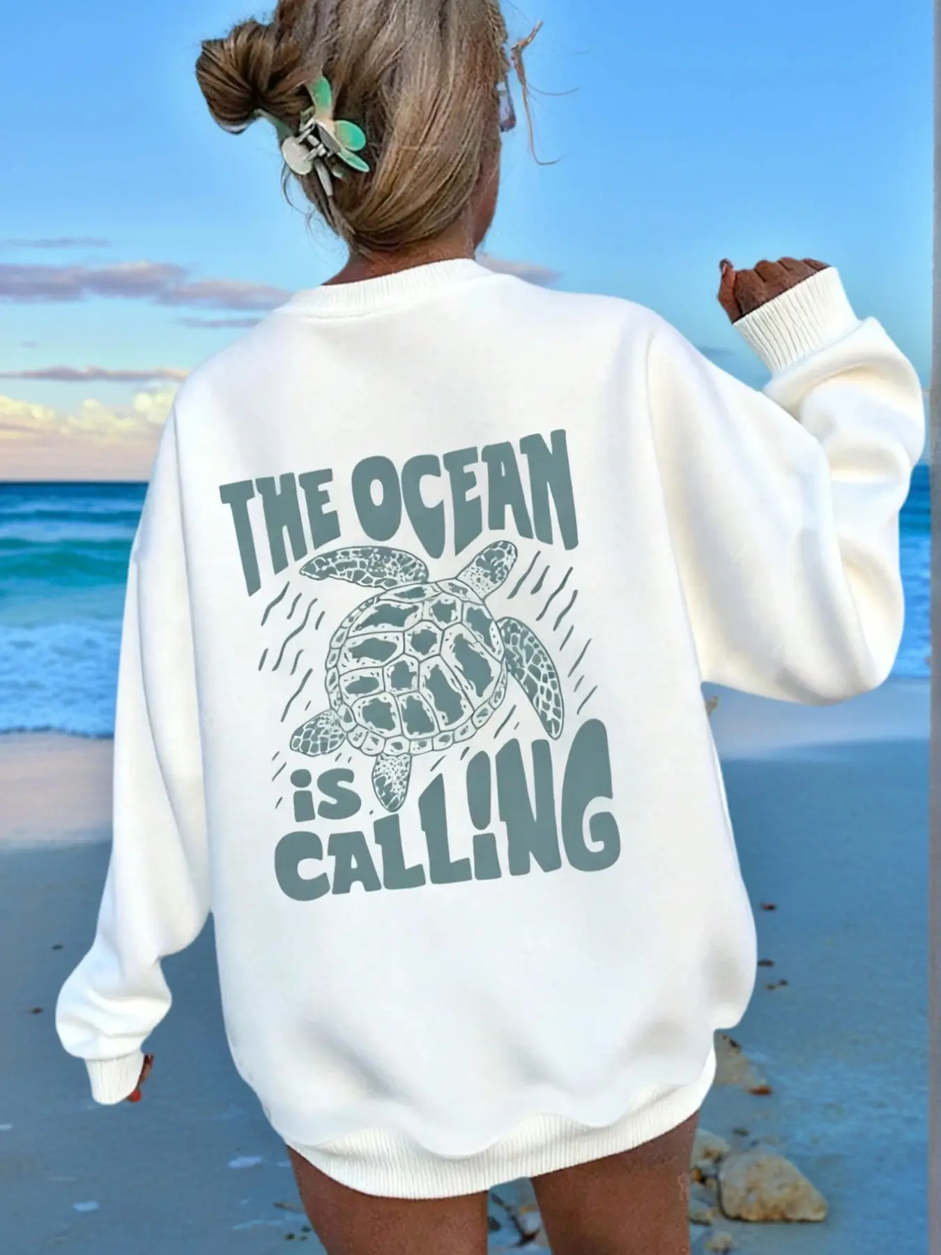 Lazy Style Loose Baggy Oversized Sea Turtle, Ocean Animal Print Crewneck Long Sleeve Sweatshirt, Beachy Design Pullover, Perfect for Summer Vacation & Coastal Trips, Comfortable Casual Top Ideal for Beach Outings, Loungewear, Women Round Neck Sweatshirts