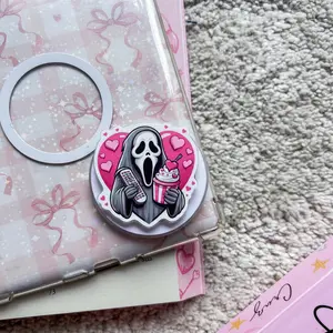 Kawaii Ghostface Phone Grip – ‘Scream’ Inspired Design with Cupcake and Heart