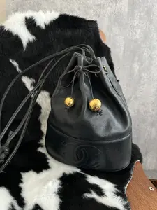 Pre-owned CHANEL AN SHOWN Shoulder Bags Drawstring Shoulder Bag with Seal, No. 2, Cowhide Leather MR22012026Z350