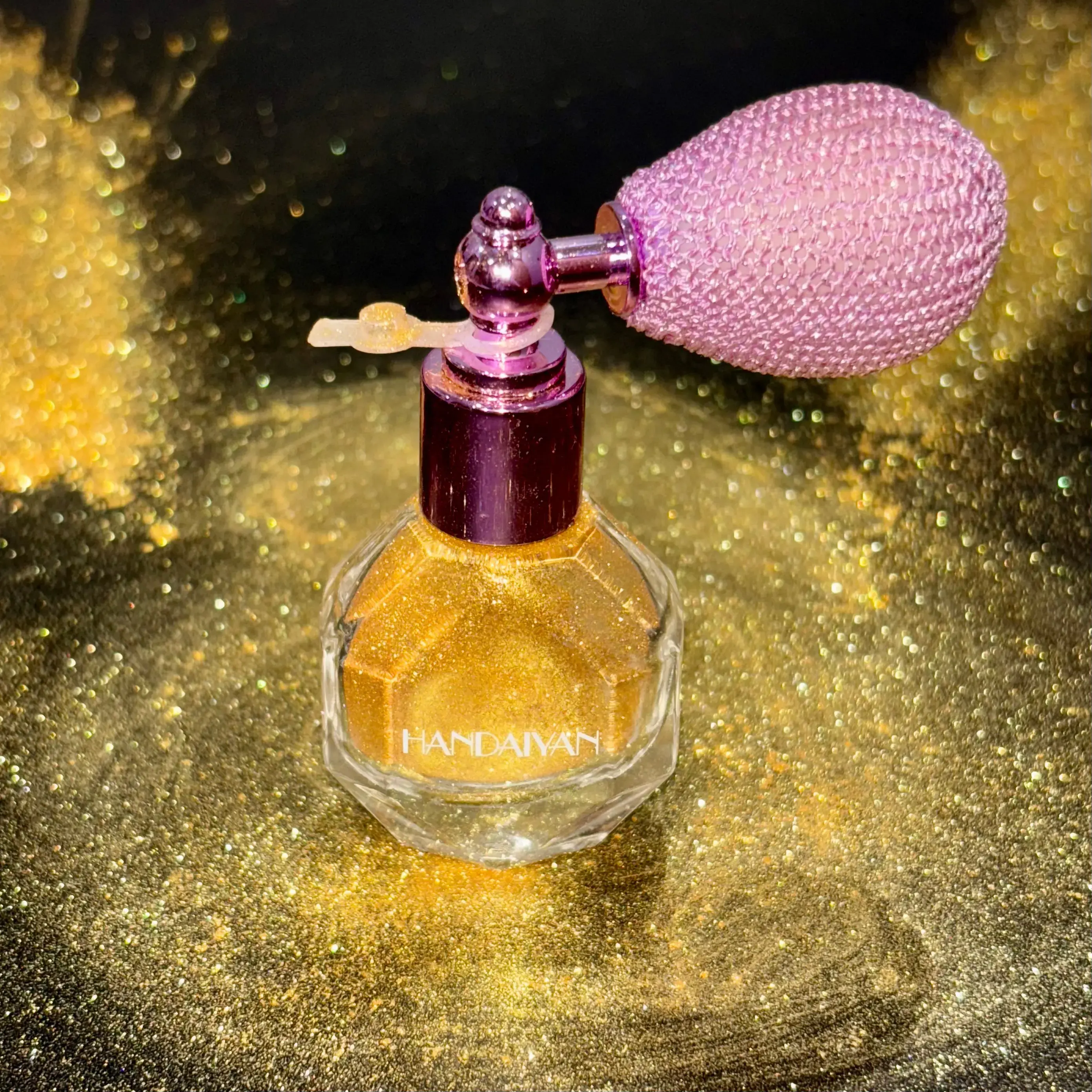Shimmering Highlighter Powder Spray, Ultra-Fine Cosmetic Glitter Mist for Face, Body & Hair, Long-Lasting Glowing Makeup for Festivals & Parties, Gift Idea, Bottle, Sparkly Eyeshadow, Gold Glitter Eyeshadow, Face Glitter Looks
