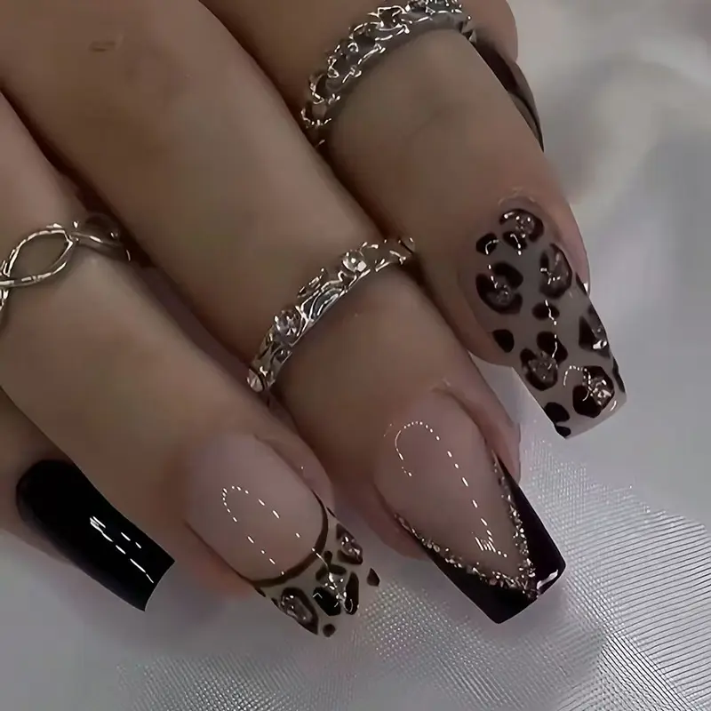 24-Piece Medium Square Fake Nails Set, Dark Leopard Print Design, Fashionable Nail Art, Reusable and Detachable, Glittering Fake Nails, Perfect for Parties and Daily Wear