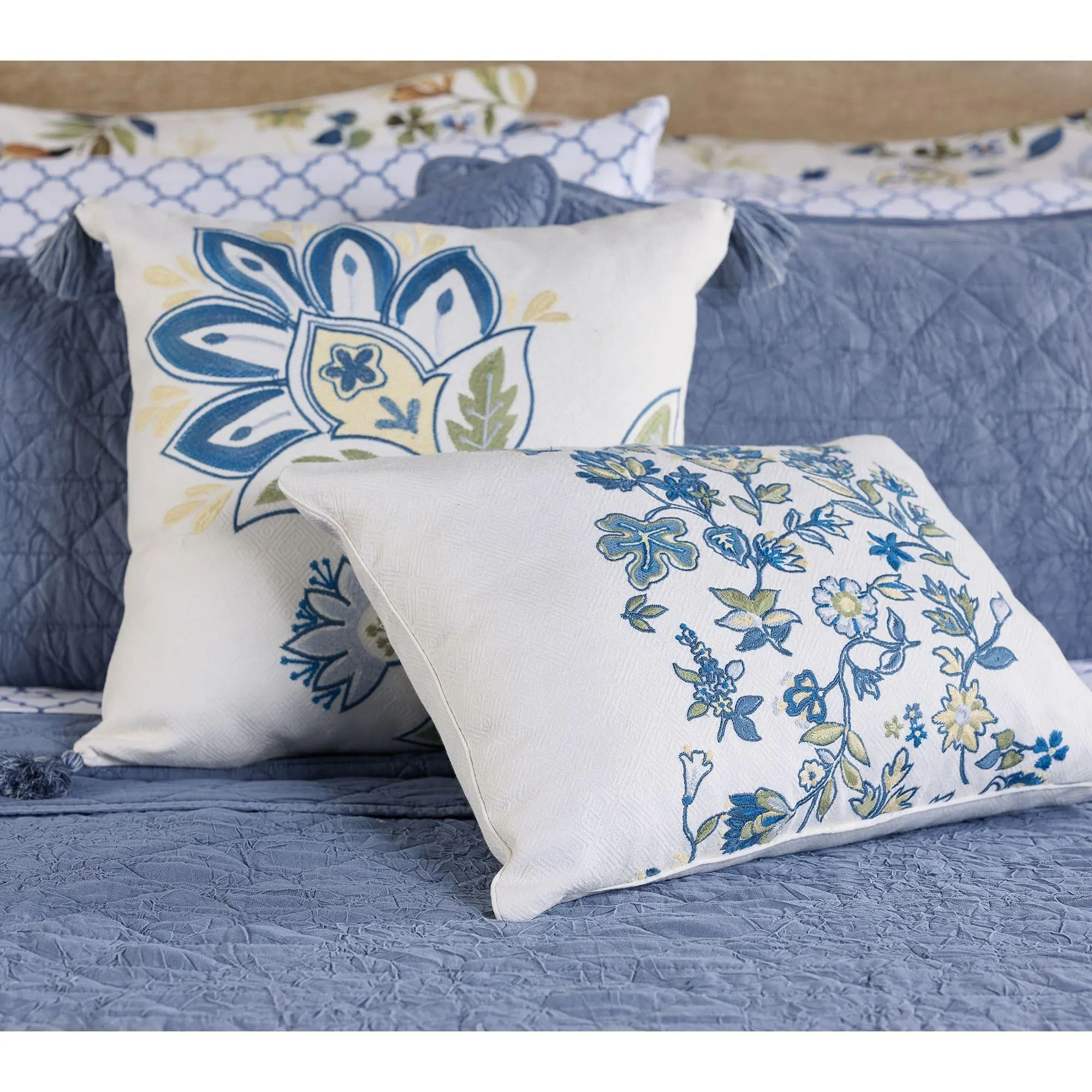 Home Reflections S/2 Jacobean Floral Decorative Pillows