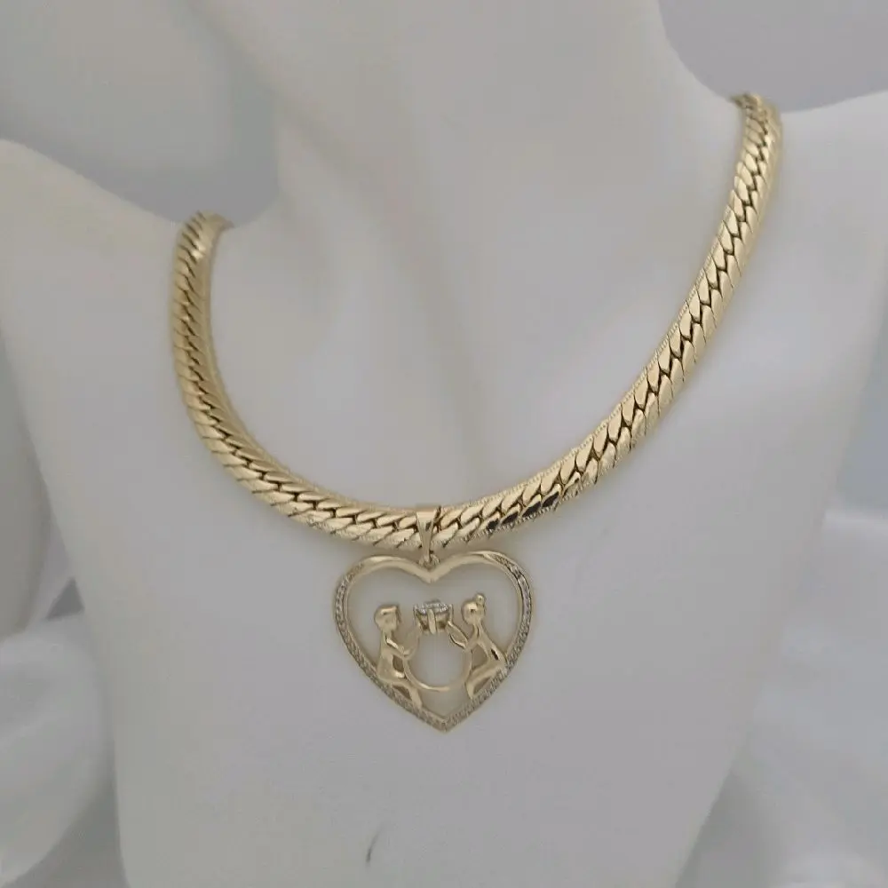 Cadena 614 y Dije 177 Gold Heart Pendant Necklace with Unique Design for Women