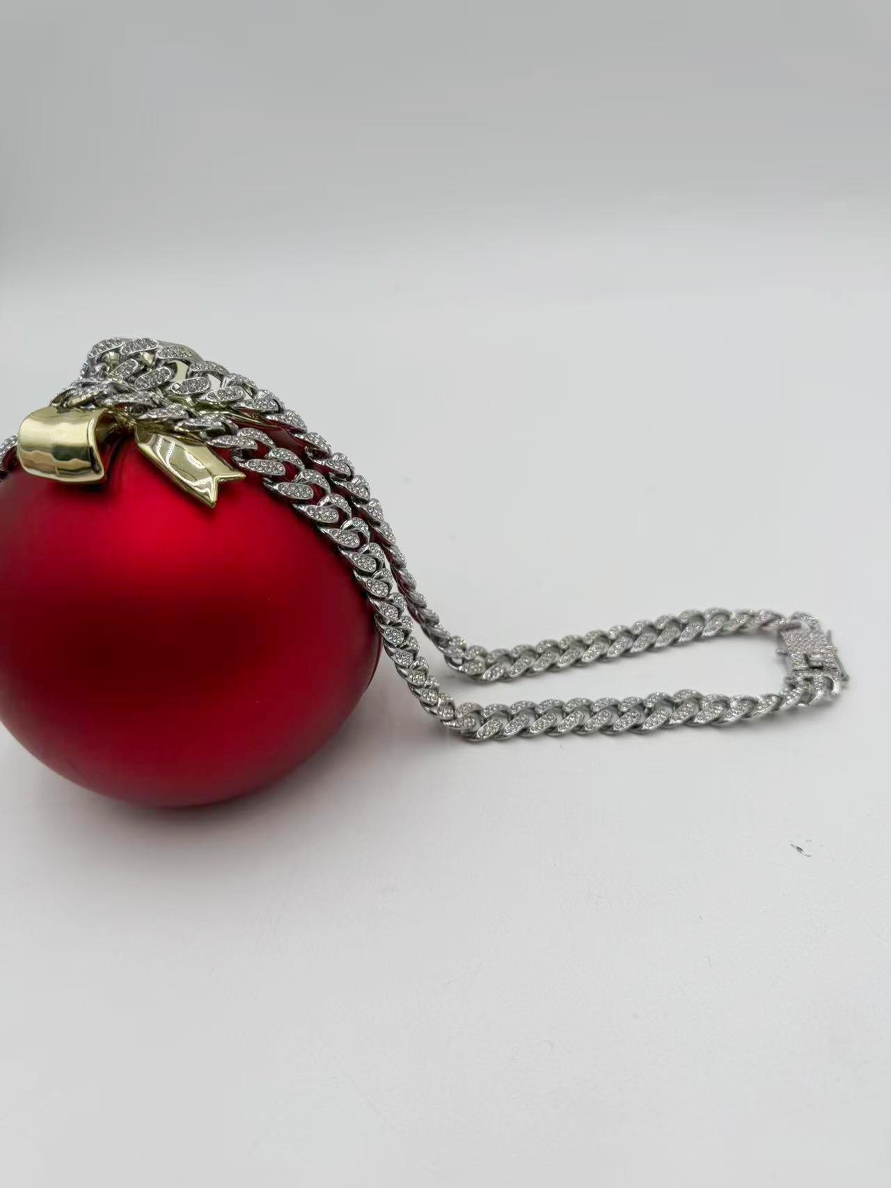 QGANCLE Hip-hop style Cuban chain pendant necklace - personalized men's necklace - an excellent gift for your boyfriend. Universal design for both men and women. Personalized droplet pendant necklace with personalized pendant.