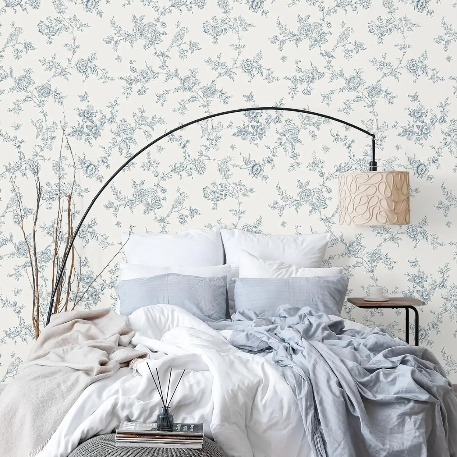 VEELIKE Vintage Blue Toile Peel-and-Stick Wallpaper, Boho Cottage Birds Floral Self-Adhesive Removable Chinoiserie Wall Décor (17.7''w by 118''l), Contact Paper for Bedroom, Closet, Powder Room, Laundry Room, Backdrop, Shelves
