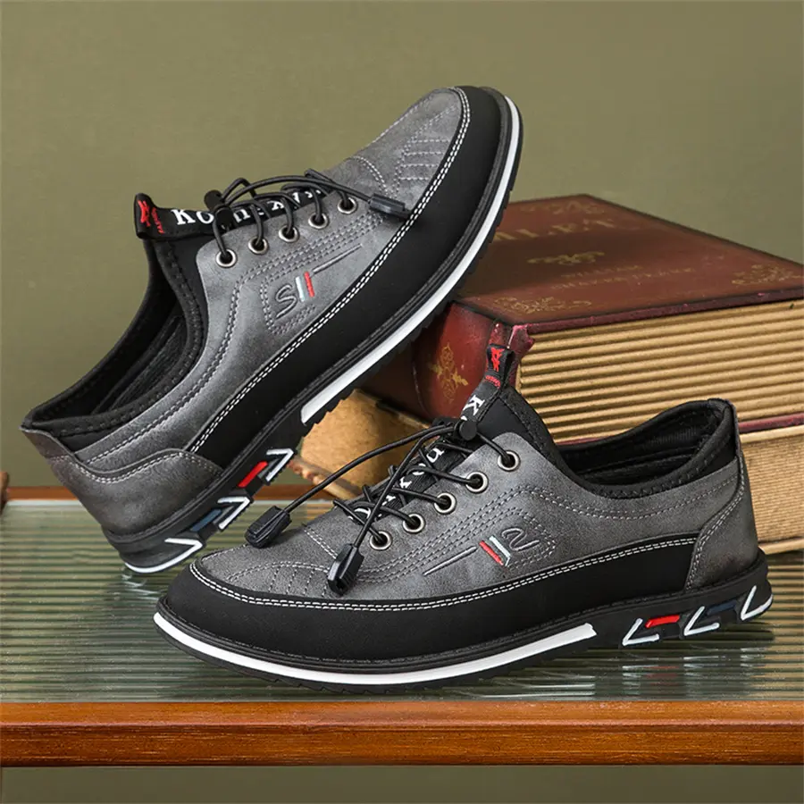 Men's business loafers are paired with casual men's shoes