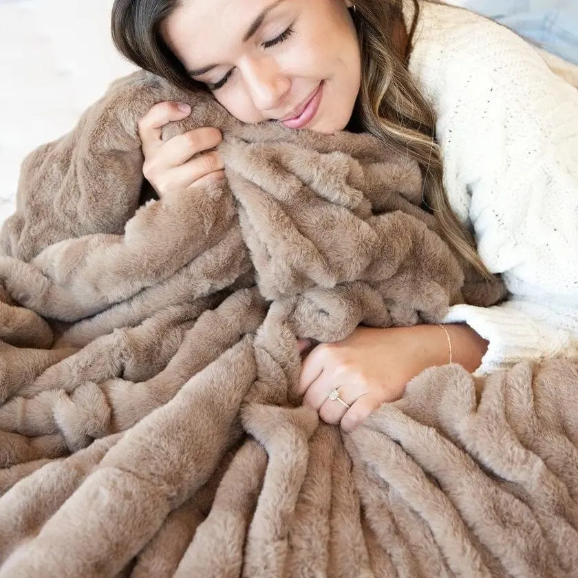 MINKY COUTURE Hugs Milk Chocolate Cozy Blanket - Soft Blanket Throw, Plush Cuddle Bedding, Comfortable Sleep Essential, Ideal Home Gift, Cozy Blankets