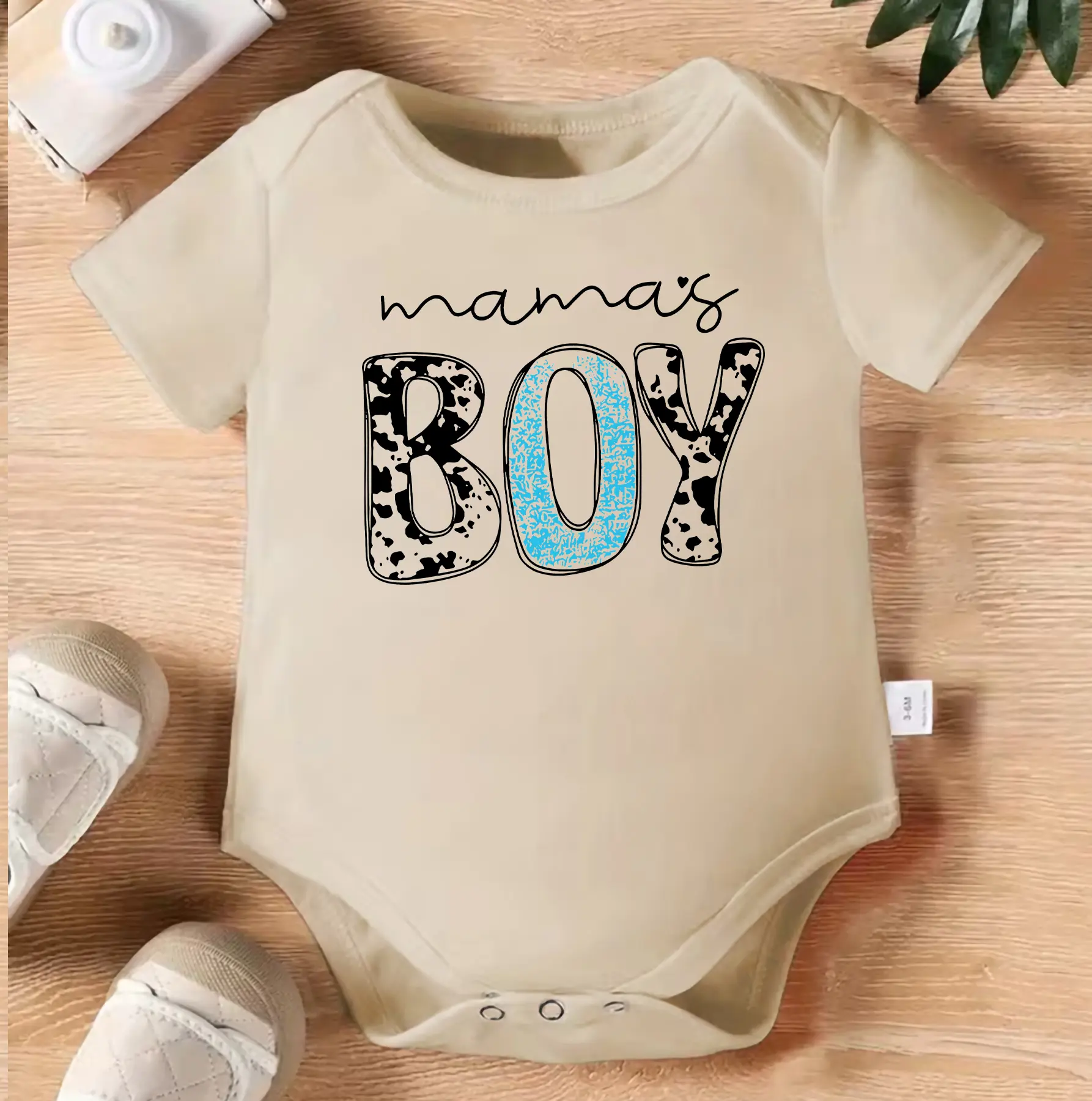 1pc Baby Crawling Suit - Beige Onesie with "Mama's Boy" Cow Print - Soft Cotton Outfit for Newborns & Toddlers 0-3 Years - Perfect Mother's Day Gift - Machine Washable Infant Wear