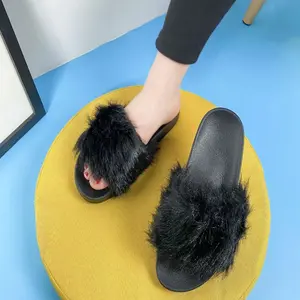 Cotton shoes, suitable for both indoor and outdoor use. The shoes have soft fur uppers and anti-slip soles. Women's slippers.