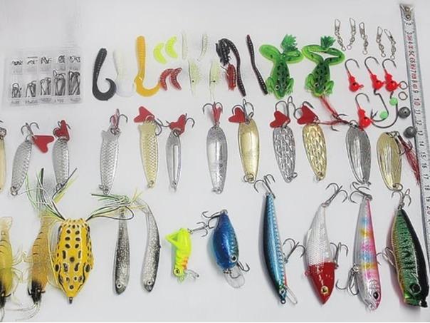 BASIC SUPPLY 275Pcs Fishing Lure Set Kit Soft and Hard Lure Baits Tackle Set Bionic Bass Trout Salmon Minnow Popper Crank Rattlin Pencil Plastic Topwater Frogs Lure Metal Lures Spinner