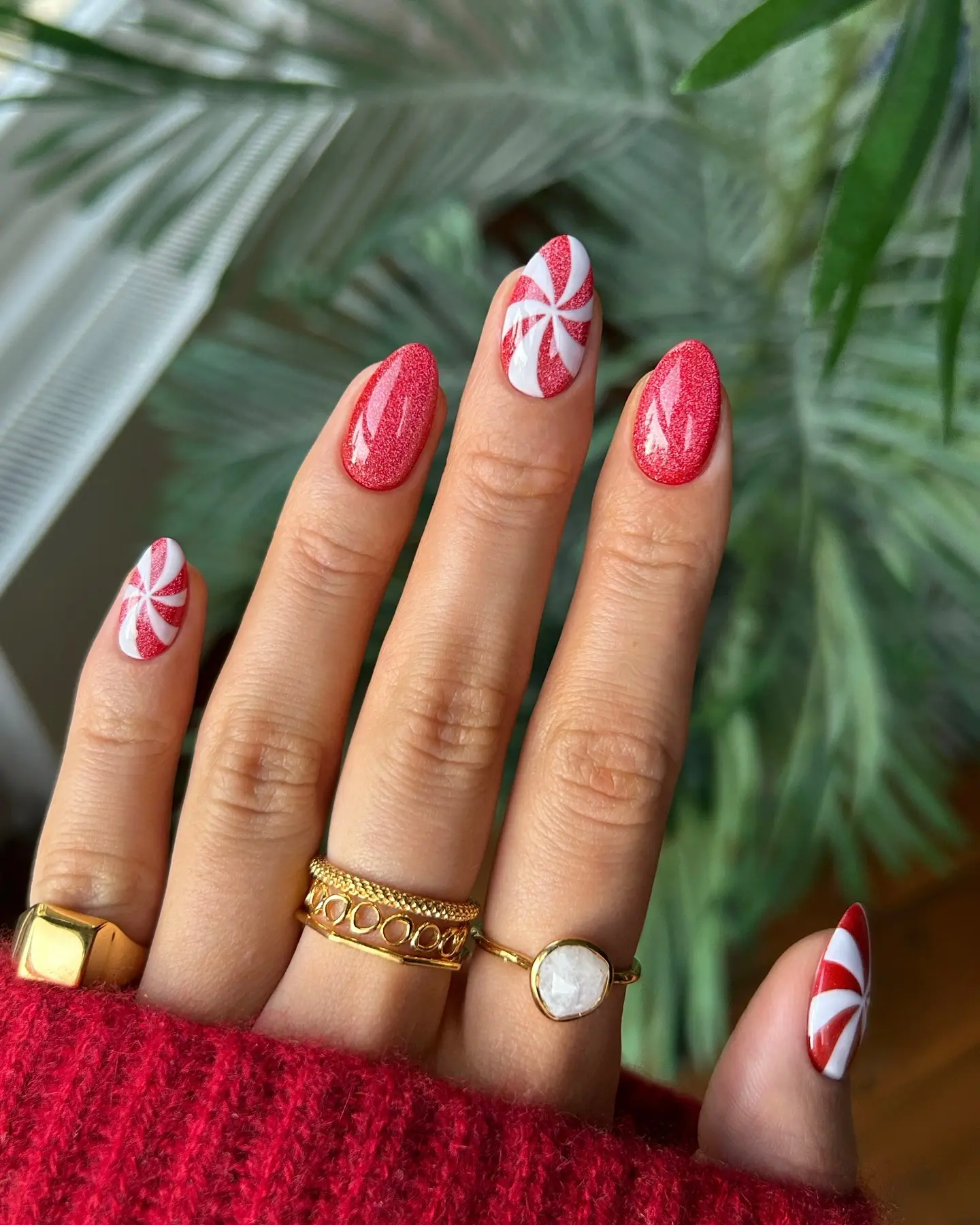 Christmas Press on Nails, 10 Piece Holiday Look Press-on Set, Cute Handmade Medium Almond Shape Manicure for Women, Manicure Press-On