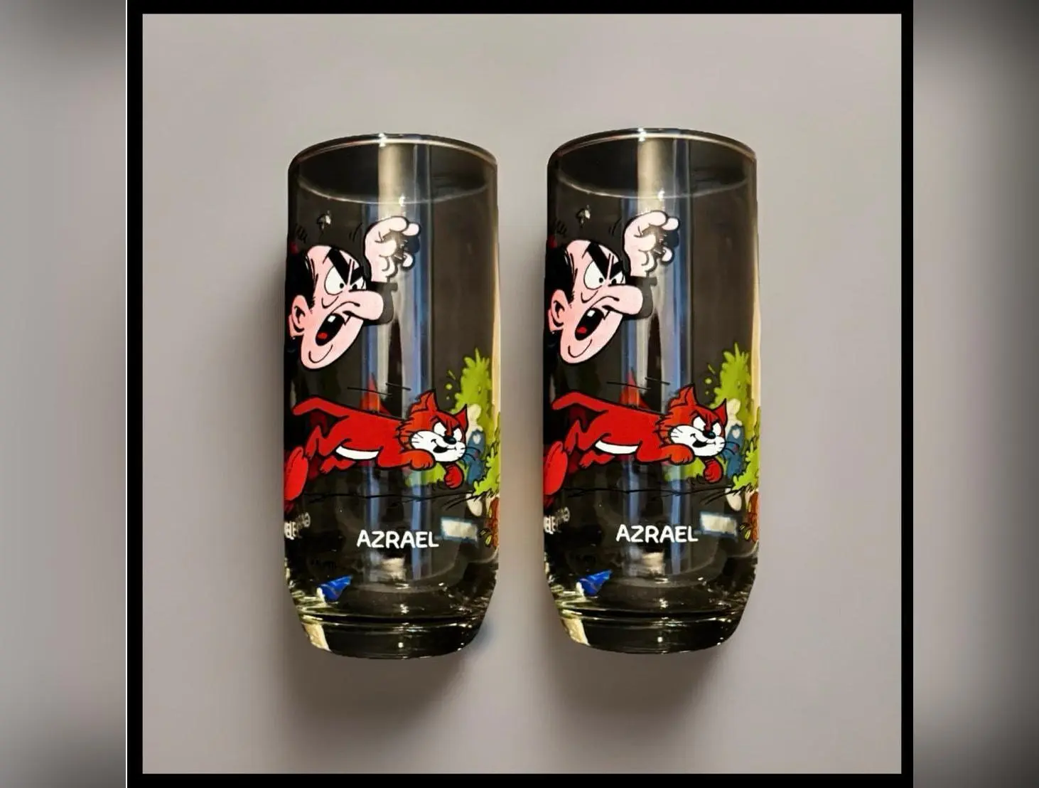 1980s Retro Smurfs Glass - Licensed by Wallace Berrie & Co., Cartoon Art Smurf Scene Collectible for Collectors, Bright Vibrant Kitchen Display Drinkware with Gargamel & Azrael, Normal Vintage Wear