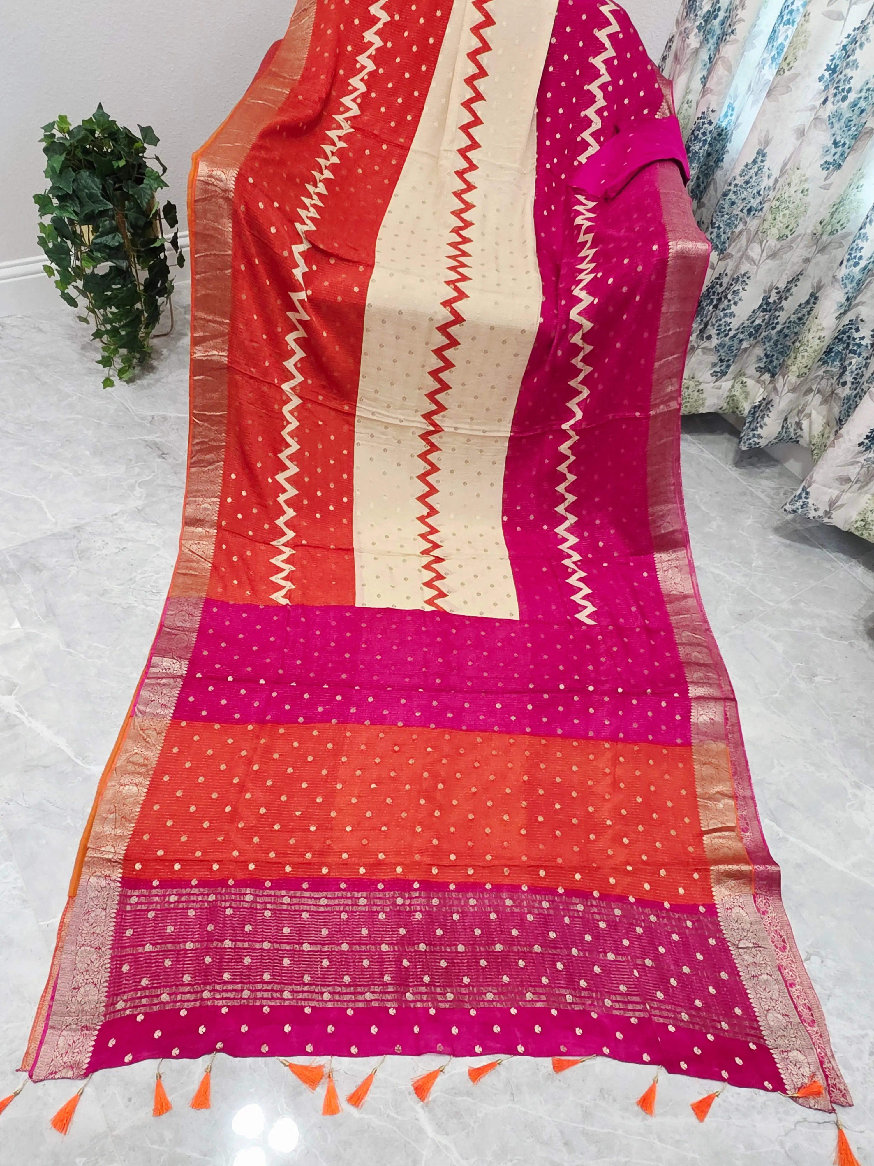 Sunset Ruby Fuchsia Shaded Chinon Chiffon Checkered Saree with Blouse Piece
