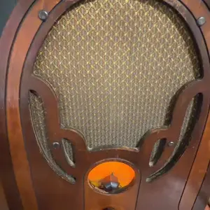 1937 AM tube radio with Bluetooth