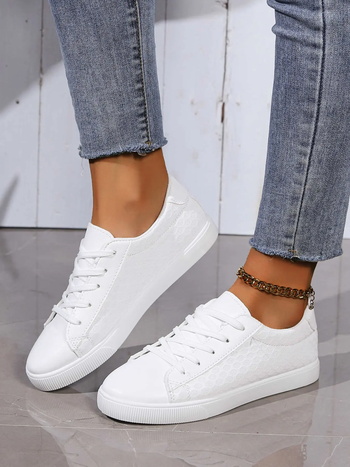 Women's Classic Low Top Lace-Up Sneakers, Lace Up Trainers, Breathable Anti-Slip Casual Shoes for Daily Commute, Summer Fashion Boardwalks, Walking Shoes