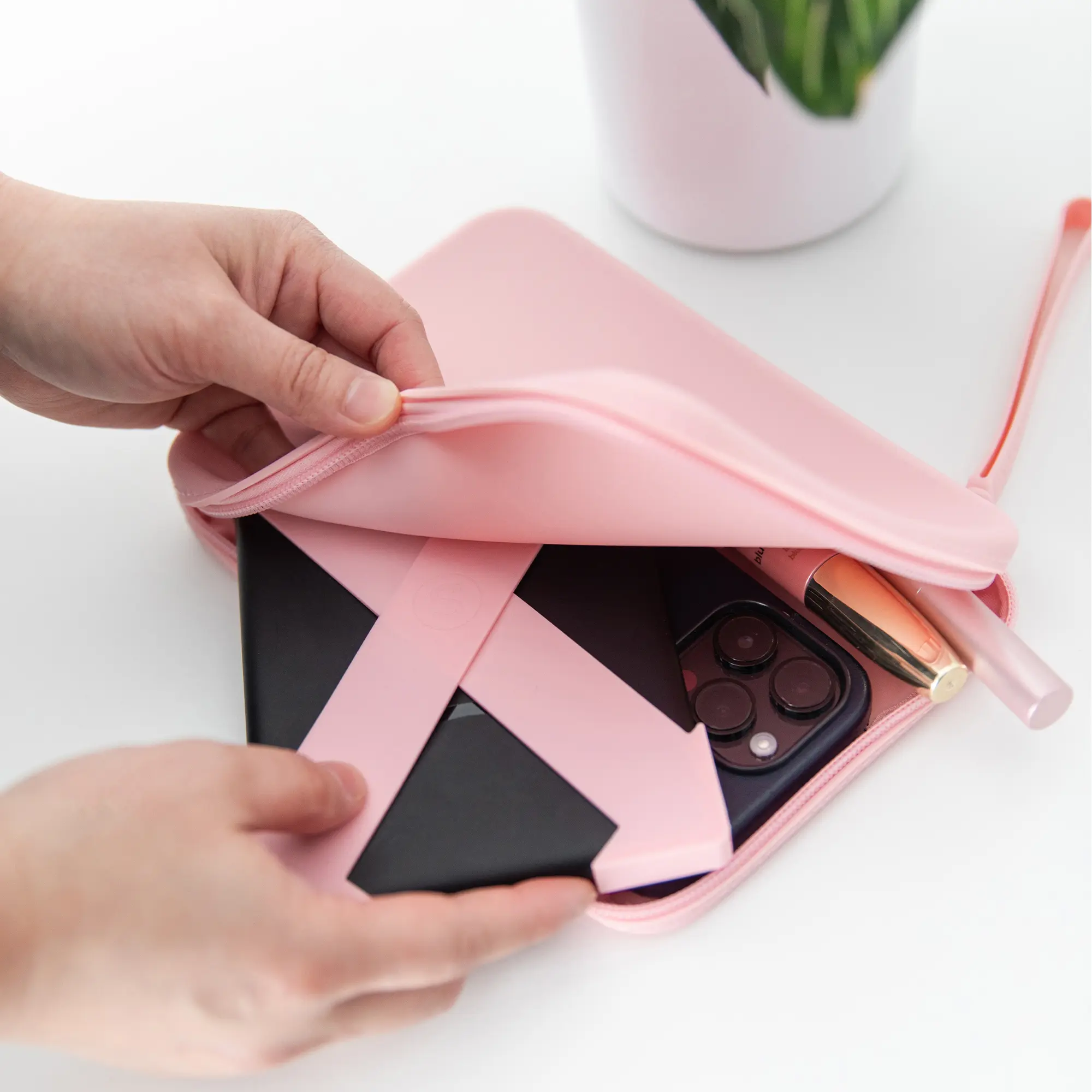 The Strapsicle Clutch for Kindle and Kobo
