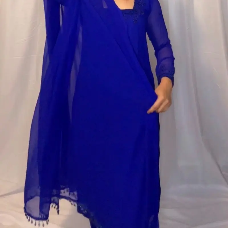 A square neck handwork kurta set A square neck handwork kurta set