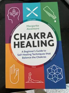 Chakra Healing: A Beginner's Guide to Self-Healing Techniques that Balance the Chakras -- Margarita Alcantara - Paperback
