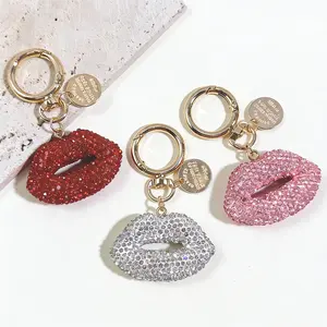 Handmade lip-shaped keychain, minimalist style, perfect for women and children. It is an ideal accessory for bags, keychains, car keys, and phone straps.