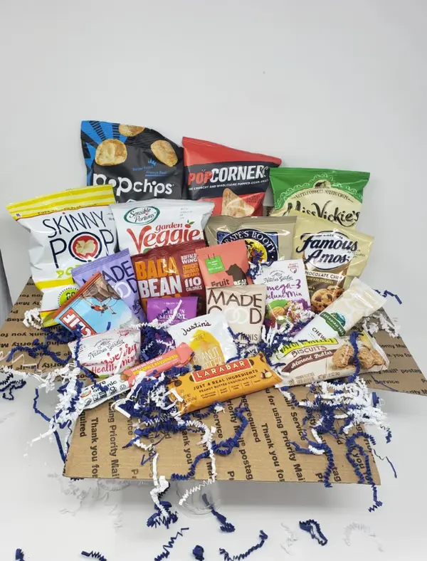 Healthy Snack Box Care Package Gift Basket | 20 or 30 Snacks,  Perfect Gift for Friends Family Students