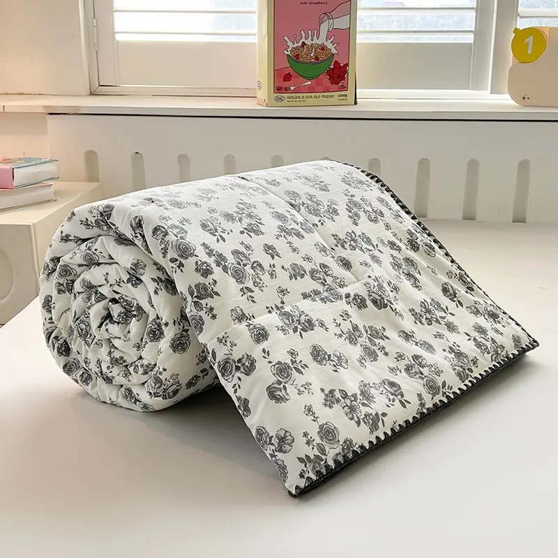 Printed Polyester Summer Quilt, Fresh Style Air Conditioning Blanket, Thin Quilt, Small Floral Bedding Set, Lightweight Bedding, New Summer Quilt, Soft Lightweight Quilts