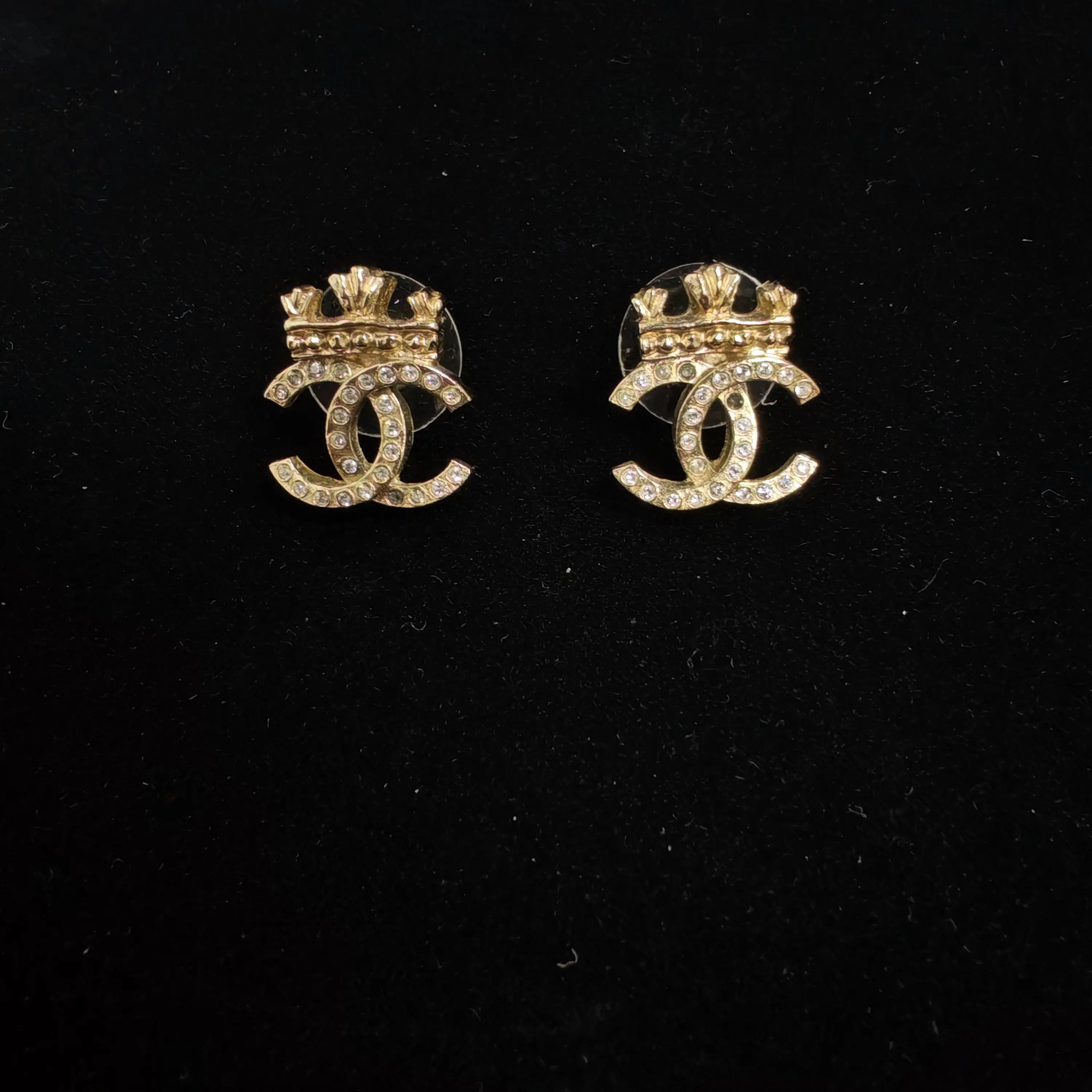 Pre-owned Chanel Double C Pavé Diamond Crown Stud Earrings（SZS 21013）
