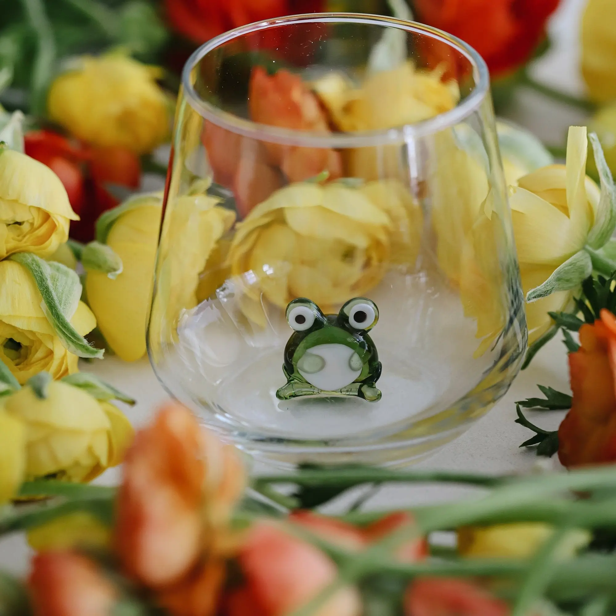 Drinking Glasses with Tiny Handmade Frog Figurines, Frog Lover Gift, Cute Frog, Stemless Wine Glass, Frog Table Décor, Funny Glass Cup, Gift