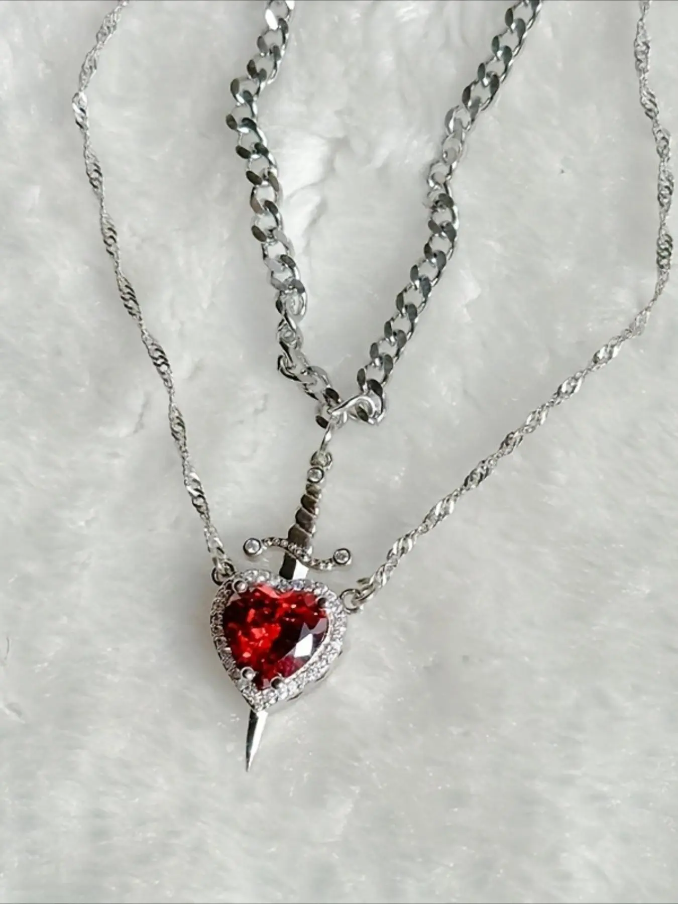 2pcs Heart and Sword Necklace Set, Love Heart Necklace, Fashion Matching Necklace, Unique Couple's Jewelry, Silver Color, Durable Fashion Accessory, Birthday Gift Jewelry, Perfect for Weddings & Parties, Fashion Jewelry Party, Includes Rose Box