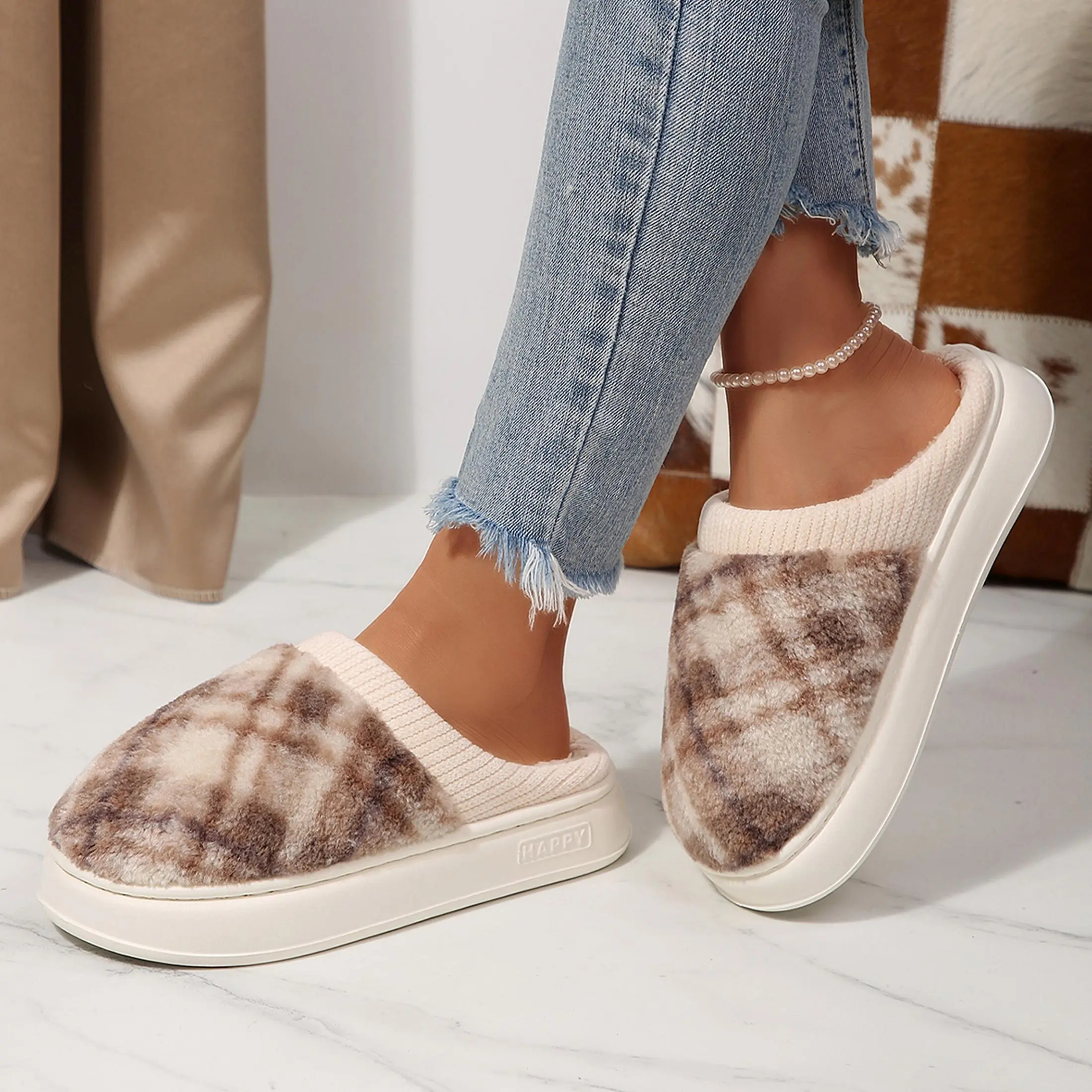Checkered Plush House Slippers for Women Non-Slip Memory Foam Indoor Slides, Plaid Winter Warm Fuzzy Home Slipper, Cozy Fleece Lined Shoes