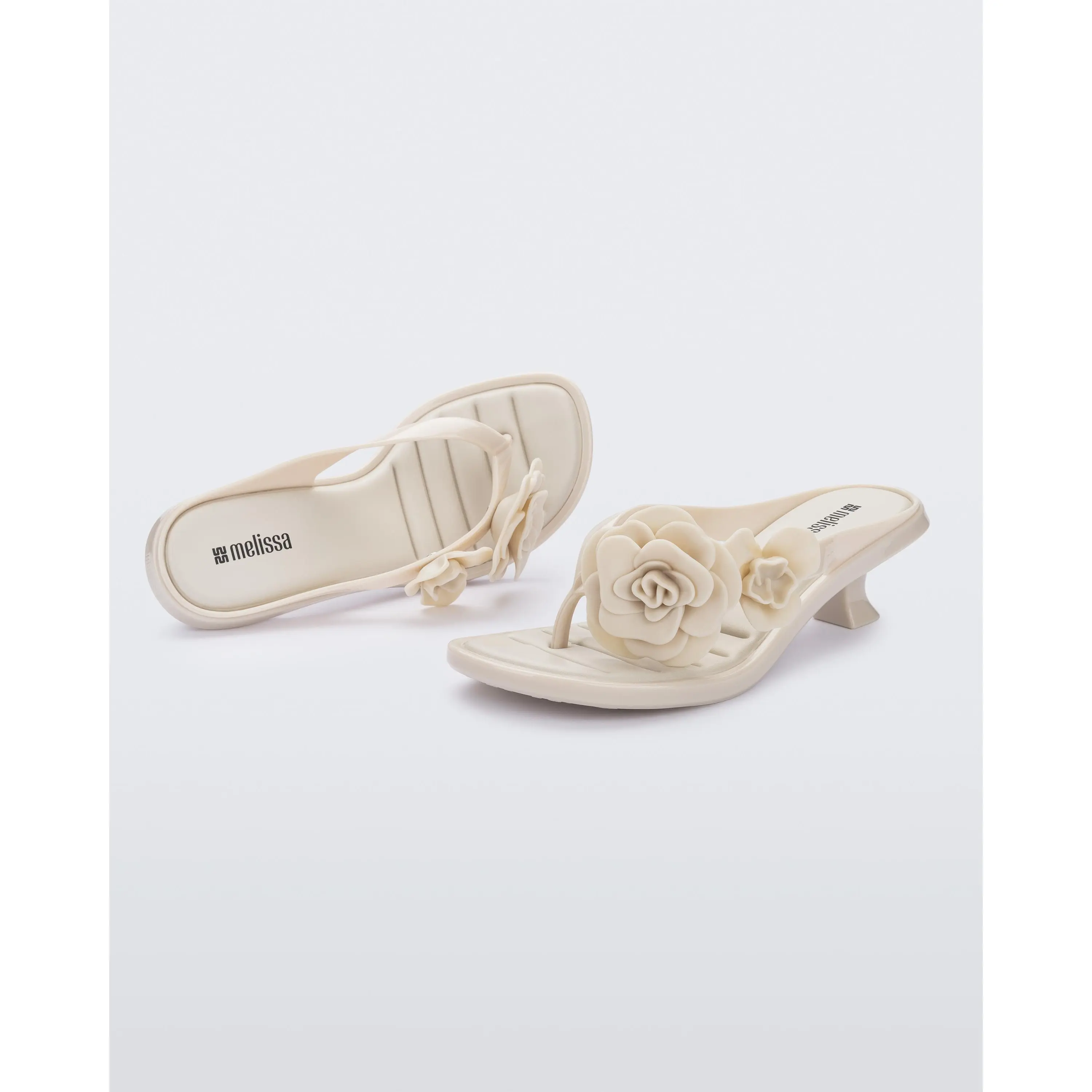 Melissa Women's Petals Kitten Heel Sandal, Jelly Shoe with Floral Appliqués, Versatile Footwear for Day to Night Wear Casual Sandals Elegant Floral Sandals
