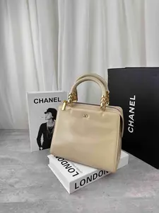 Pre-owned Valentino As Shown Tote Bags Garavani handbag in ivory leather MR04032026A170