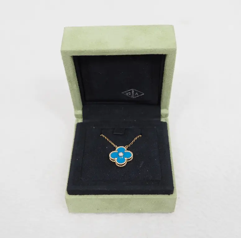 Pre-owned Van Cleef & Arpels 18k Holiday Vintage Alhambra Necklace YEAR 2019