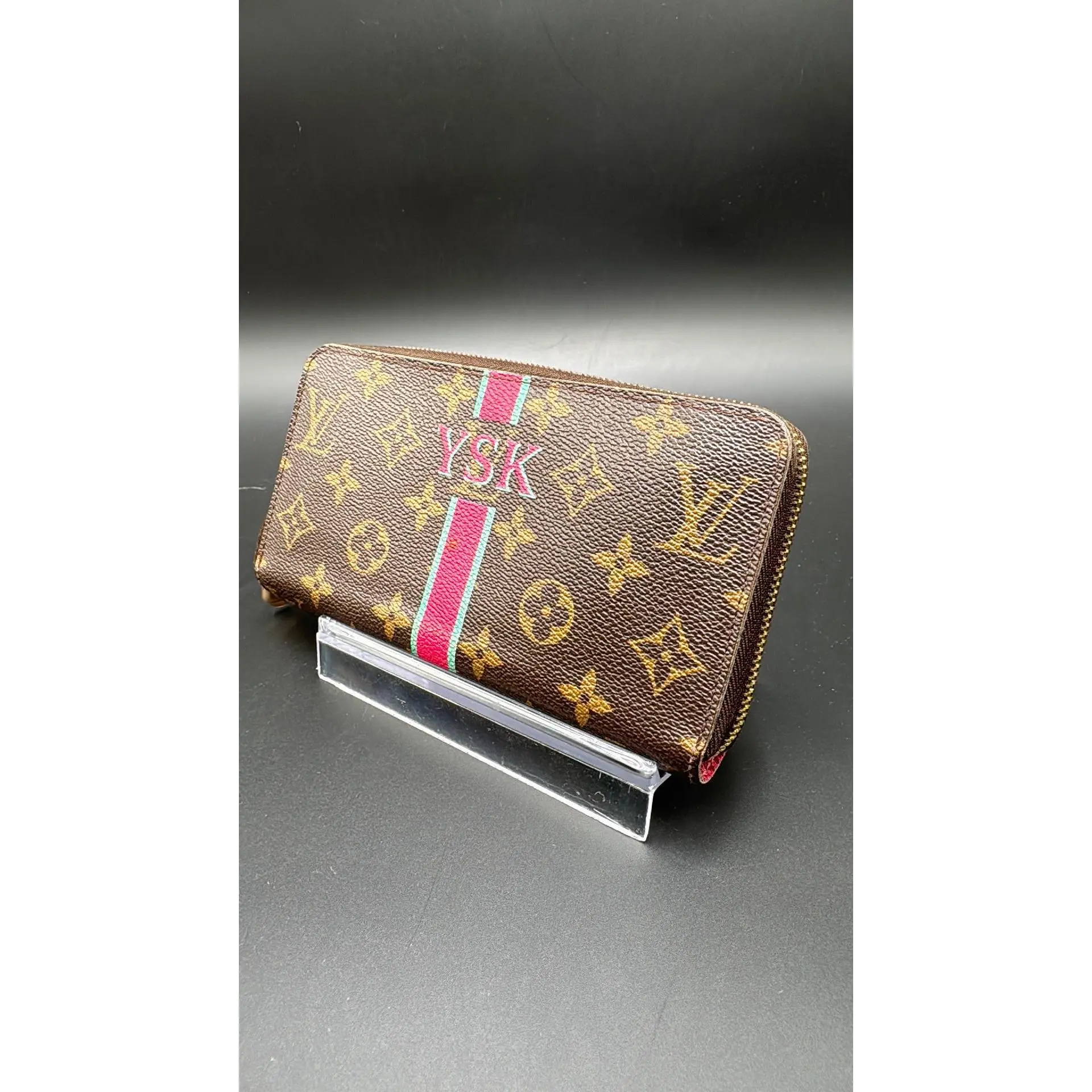 Pre-owned Louis Vuitton Leather Luxury Bags & Accessories Monogram Zippy Long Wallet Date Code: SP1137P. Entrupy ID: 7KKBR7M.