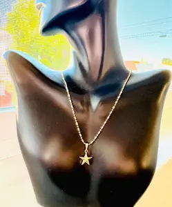 NECKLACE WITH PENDANT