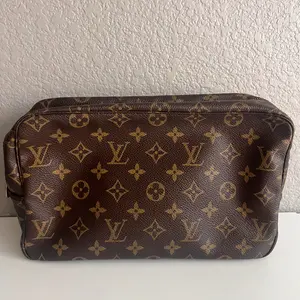 Pre-owned Louis Vuitton Canvas Toiletry Bags Monogram Trousse 28 Toiletry