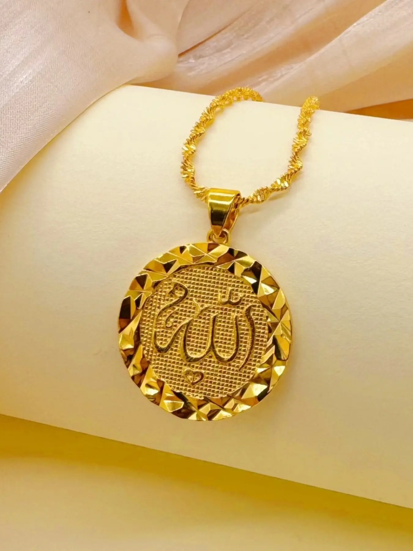 Vintage Muslim Style Pendant Necklace, Religious Necklace, Jewellery Pendant, Round Badge Jewelry, Copper Plated 24k Women's Jewelry, Arabic Necklaces, Perfect Gift for Girlfriend and Friends