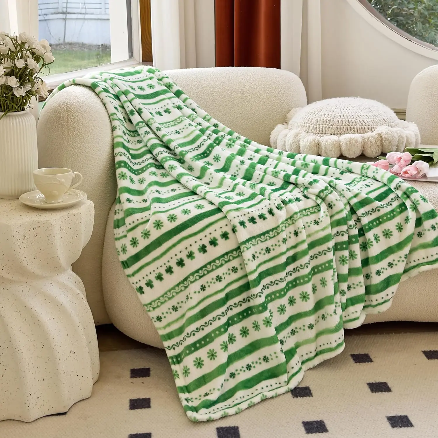 Elegant Comfort Velvet Touch Ultra Plush St Patricks Day Lucky Spring Green Clover Shamrock Irish Printed Fleece Throw/Blanket-50 x 60inch, Floral Clover