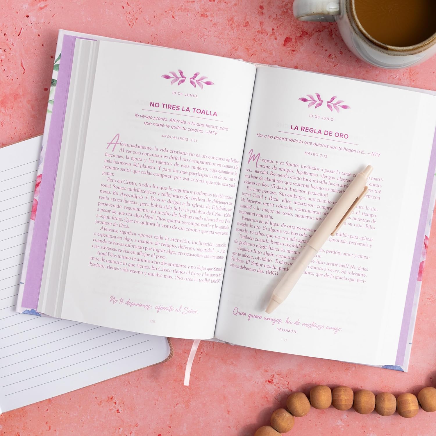 Un año con Dios: 365 devocionales para inspirar tu vida | A Year With God: 365 Devotions to Inspire Your Life