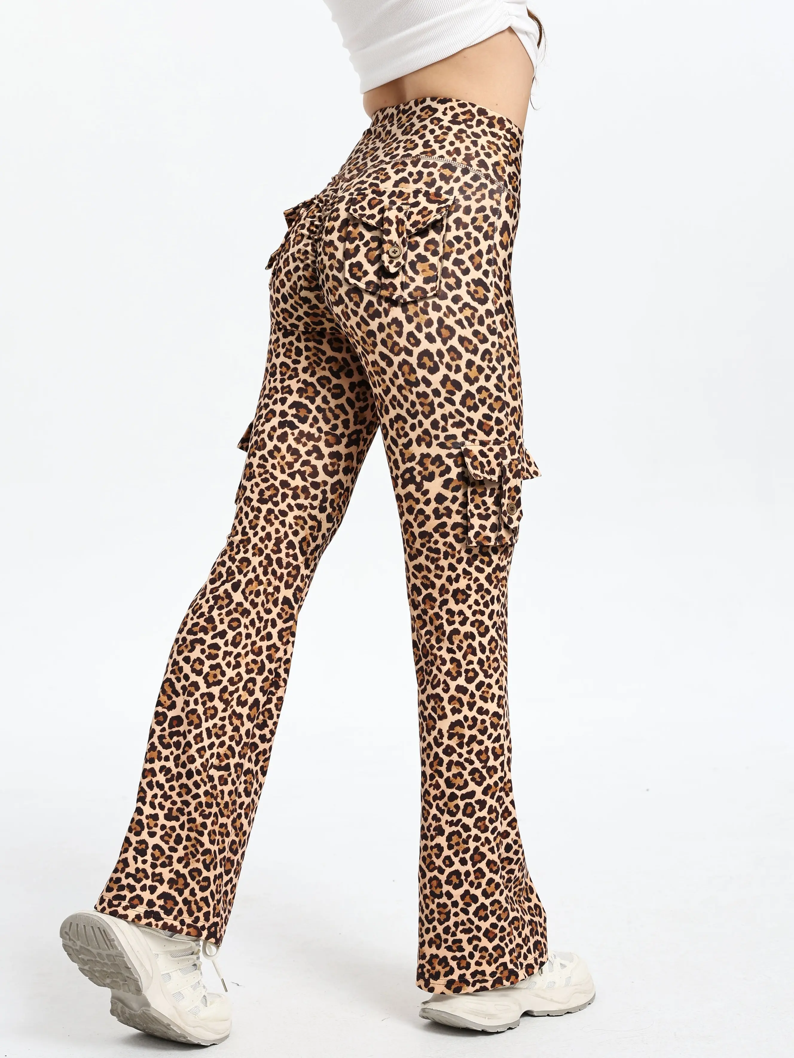 【Halloween】Leopard Print Flared Cargo Leggings for Women, Sporty Chic High Waisted Style with Pockets, Scrunch Butt Lift & Spandex for Yoga, Polyester Blend, Flared Pants, Bold Print Leggings, High-Rise Leggings