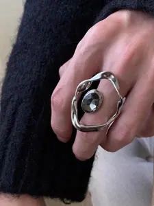 A unique, bold, hip-hop punk open ring with geometric lines, rhinestones, a metallic texture—fashionable and eye-catching for everyday wear and holiday parties