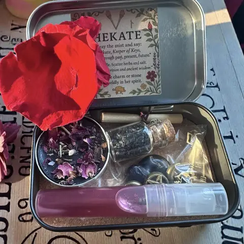 Hekate Compact Mini Rectangle Metal Tin Travel Size Unisex Witchy Charm Tools Kit Set - Eco-Friendly Goddess Altar with Light, Crystals, Candles, Bottle, Blessing Mist, Key Threshold Charm, Devotion Tools, Home Storage Organizer (Ideal for Travel Rituals)