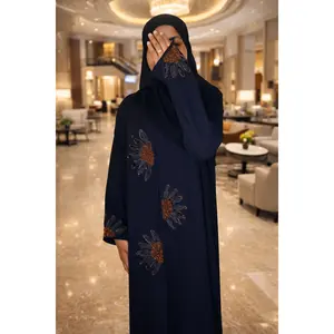 Zahara abaya