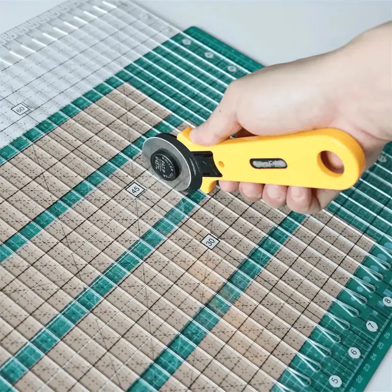 1PC Transparent acrylic quilting ruler Sewing Rulers Measuring Tool with dual scale grid (CM/inch) and 1/4 inch seam guide - suitable for plastic sewing templates, sewing tools and accessories, clothing curve cutting, Sewing supplies crafts