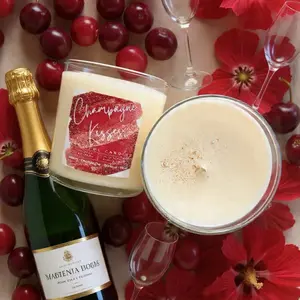 Champagne kisses candle