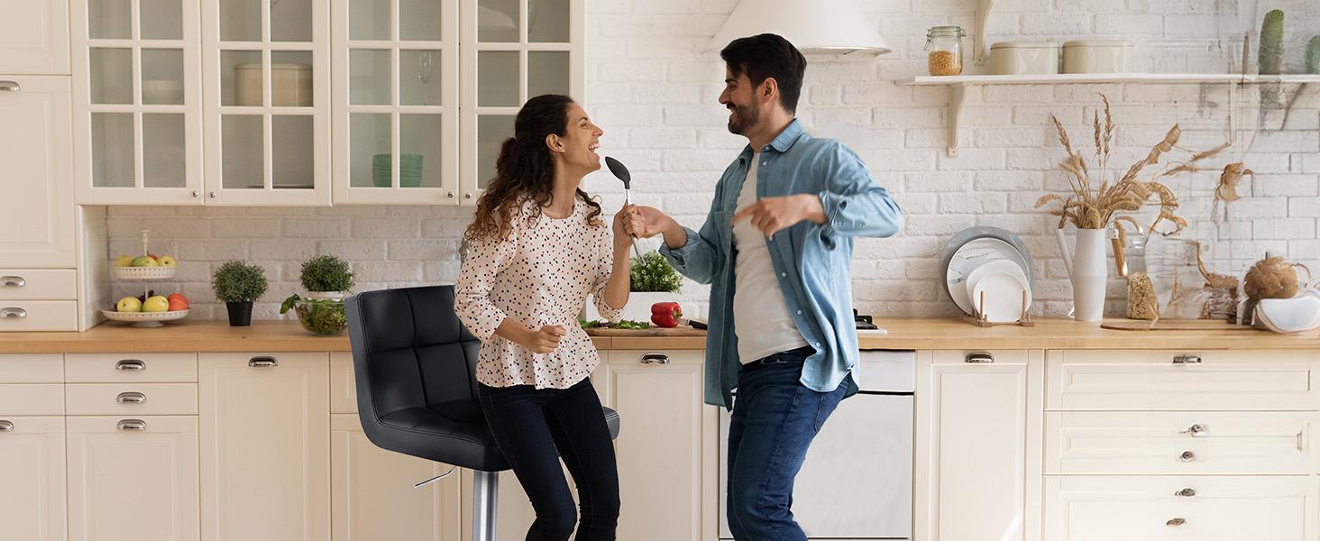 Swivel Barstools Set of 2 in PU Leather with Hydraulic Lift, Kitchen Counter Height Stools Featuring Thickened Seat Cushions and Back