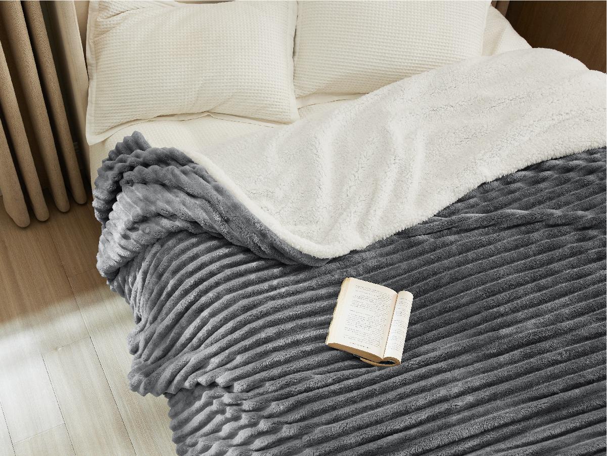 【Spring Glow Up】Bedsure Striped Sherpa Blanket Super Soft Cozy Plush Fleece Flannel Solid  Modern Lightweight Comforter