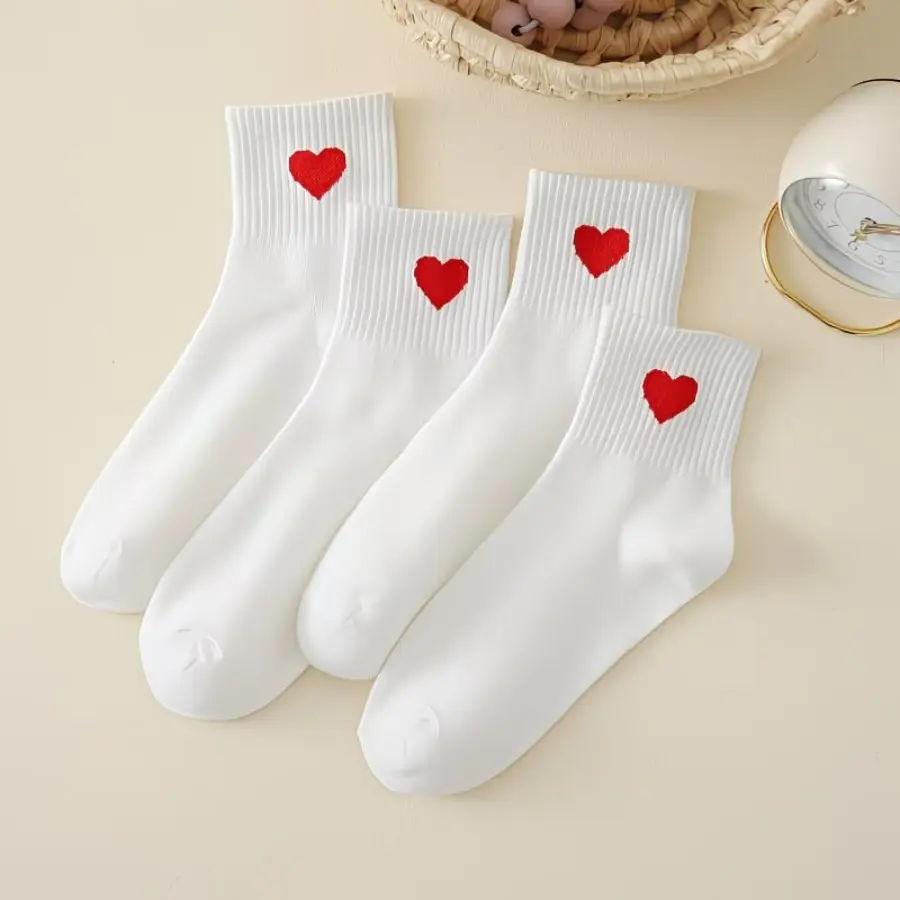 Women's Minimalist Basic White Low-Cut Ankle Socks - 5-Pair Polyester Knit Multipack, Cute Heart Pattern, Soft, Comfortable, Breathable, Moisture-Absorbing, Foldable, Ideal for Daily Outdoor Wear, Valentine's Day, Romance, Chinese New Year, Easter
