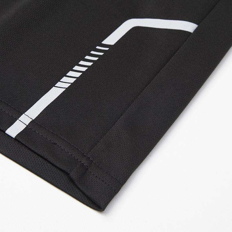 Men's spring/summer two-piece running set made with moisture-wicking, breathable, quick-dry fabric (short-sleeve shirt and shorts).Perfect for gym workouts, outdoor basketball, hiking, and mountain climbing.