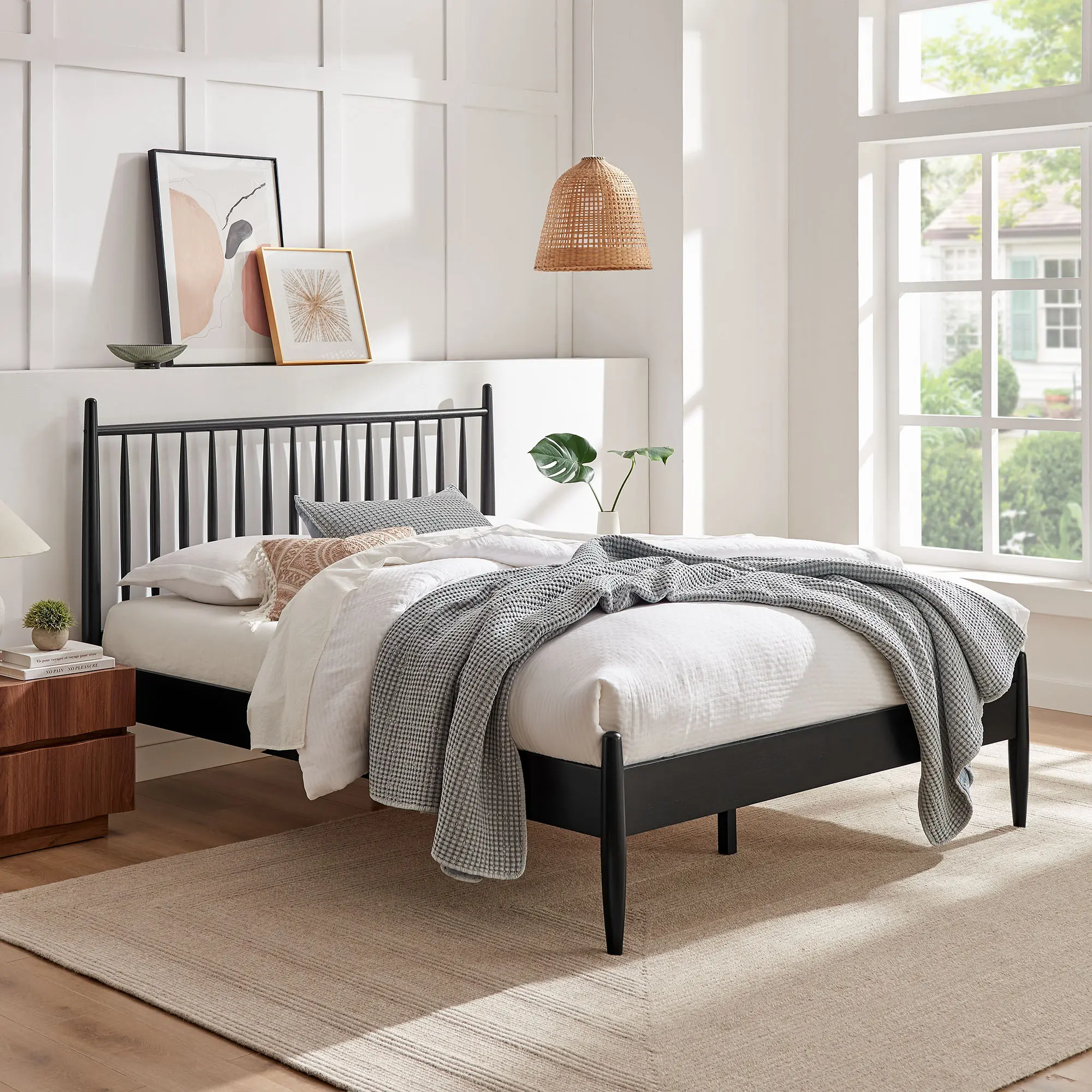 Zane King Size Spindle Bed in Black