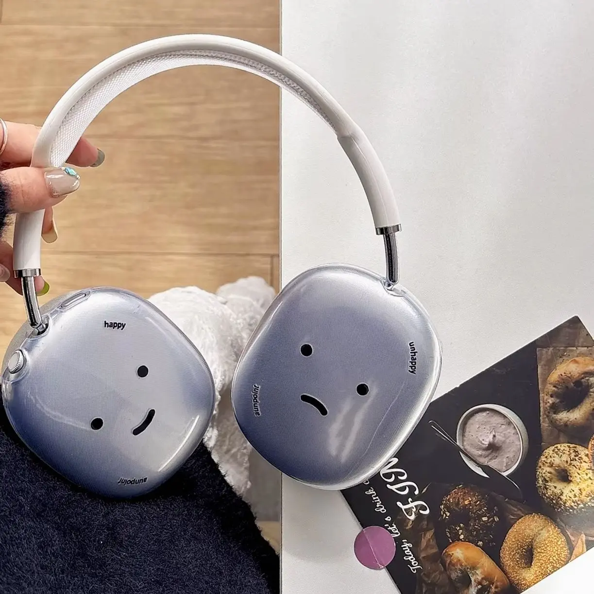 Cartoon Smiley Face TPU Headphone Cover for AirPods Max - Lightweight, Instant, Modern-Design-Style Headphone Accessories, Durable Protective Gift for Music Lovers, Trend
